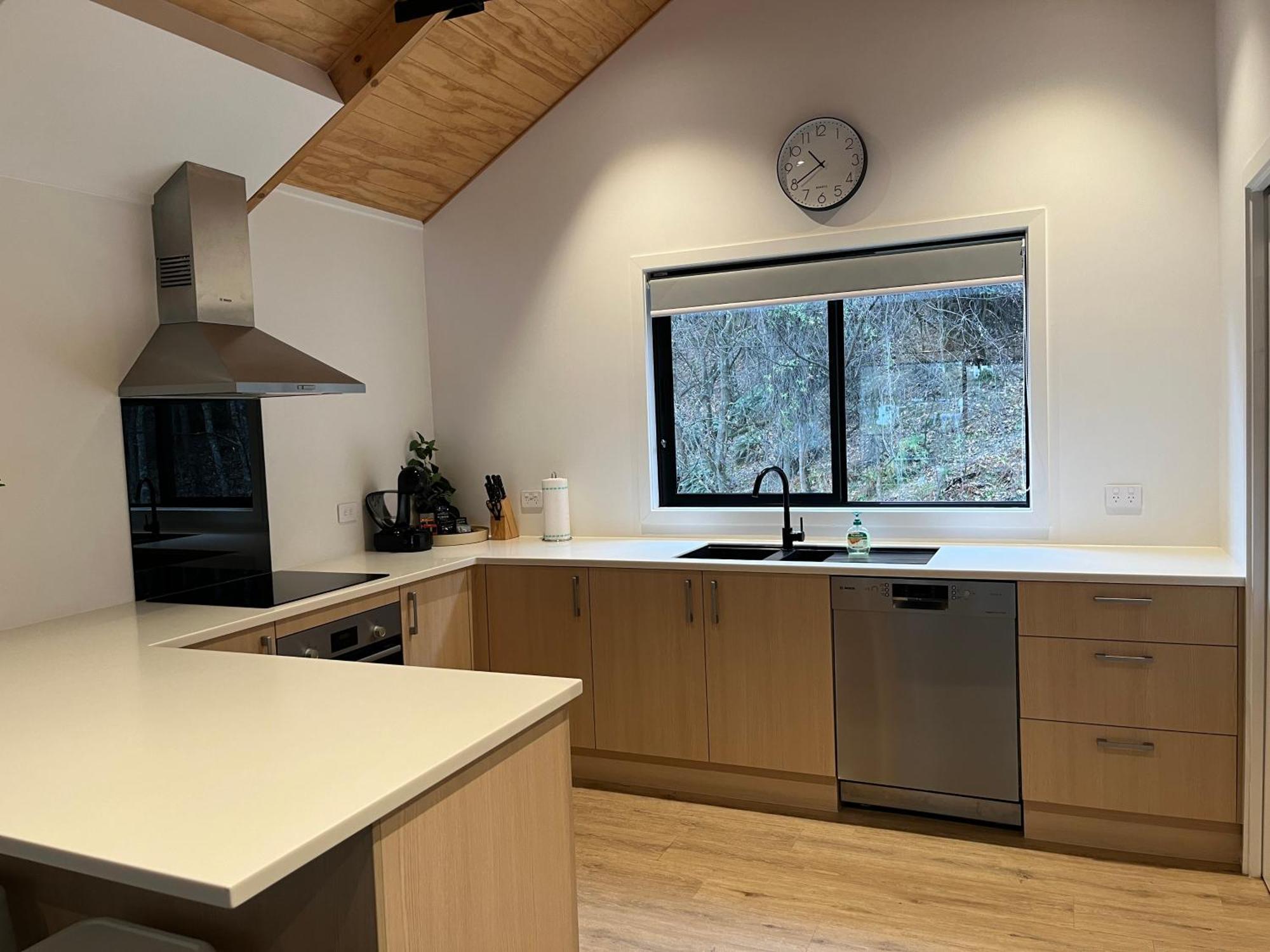 Queenstown Central - Walk To Town - Free Parking - Wifi And Smart Tv - Gym ภายนอก รูปภาพ