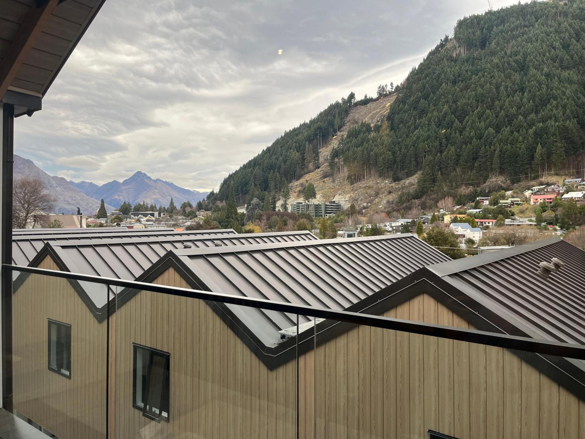 Queenstown Central - Walk To Town - Free Parking - Wifi And Smart Tv - Gym ภายนอก รูปภาพ